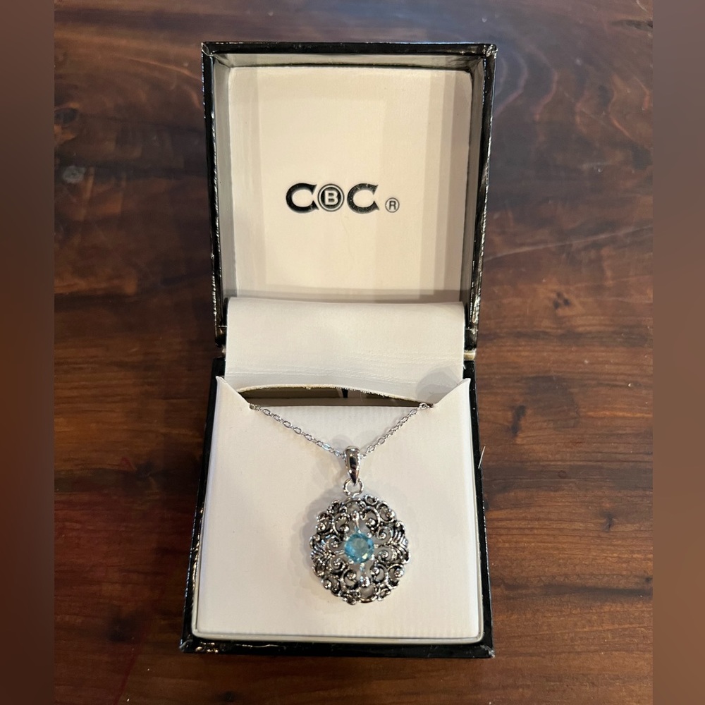 Silver pendant necklace